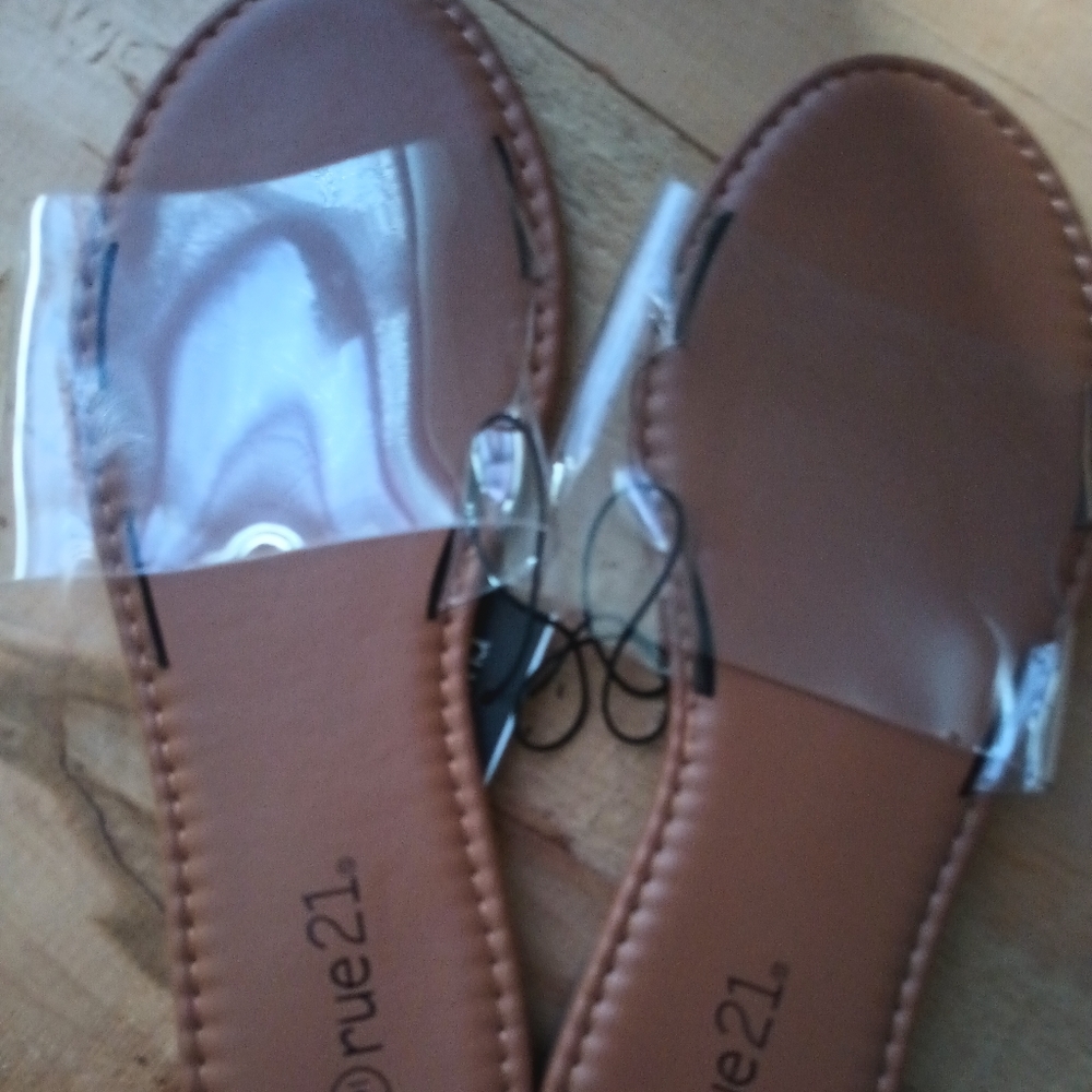 Clear Sandals ✨ Size 6 Great for beach ⛱️😍